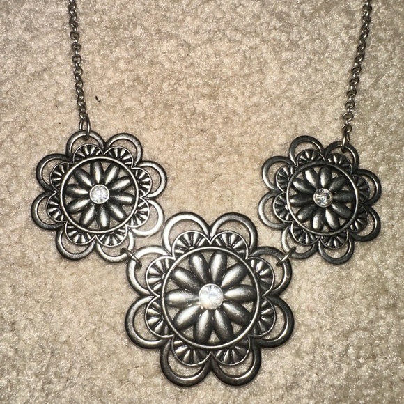 Grace Adele Silver Floral Necklace Set - Picture 3 of 4